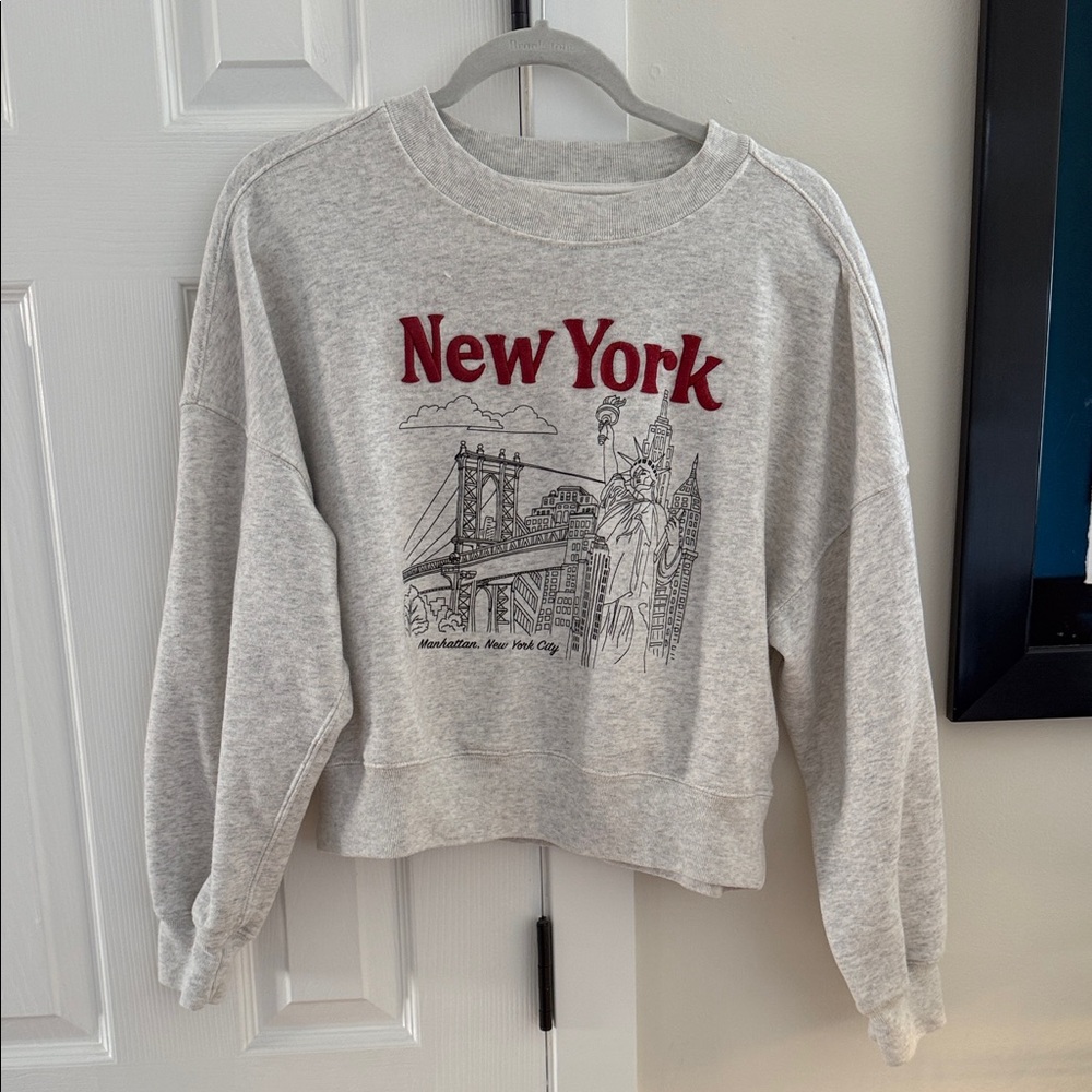 Abercrombie & Fitch Gray New York Graphic Sweatshirt